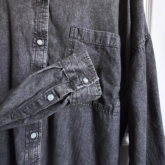 SO Women's 2X Black Acid Wash "The Favorite" Oversize Button Down Denim Shirt - Picture 5 of 8